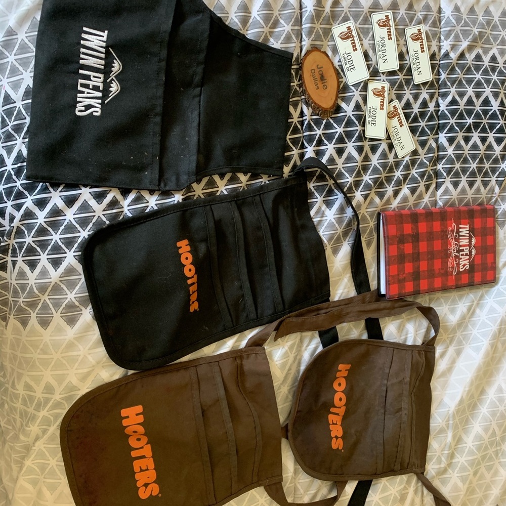 Twin peaks/ Hooters